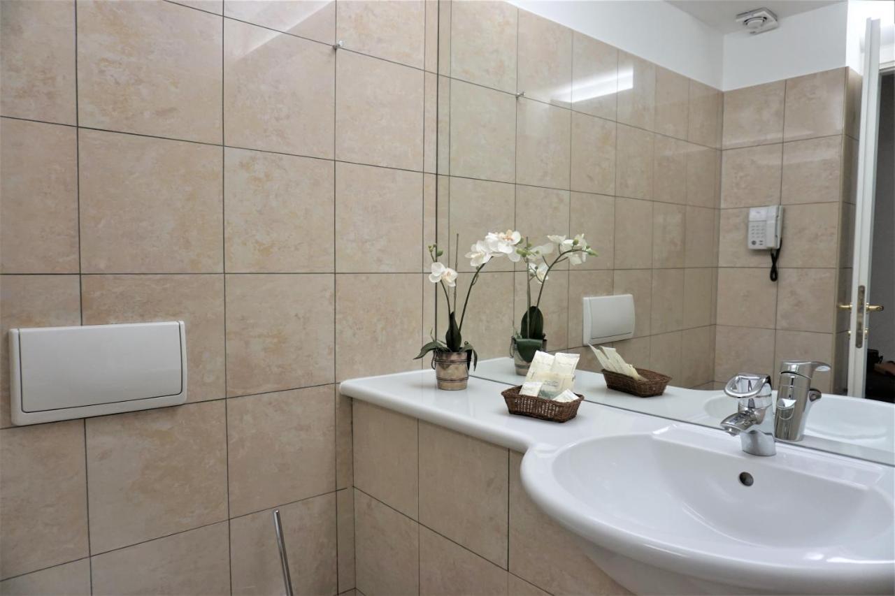 Delta Hotel Apartments Сан-Донато-Миланезе Экстерьер фото
